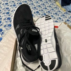 MEN’S NIKE TENNIS SHOES - Size 11